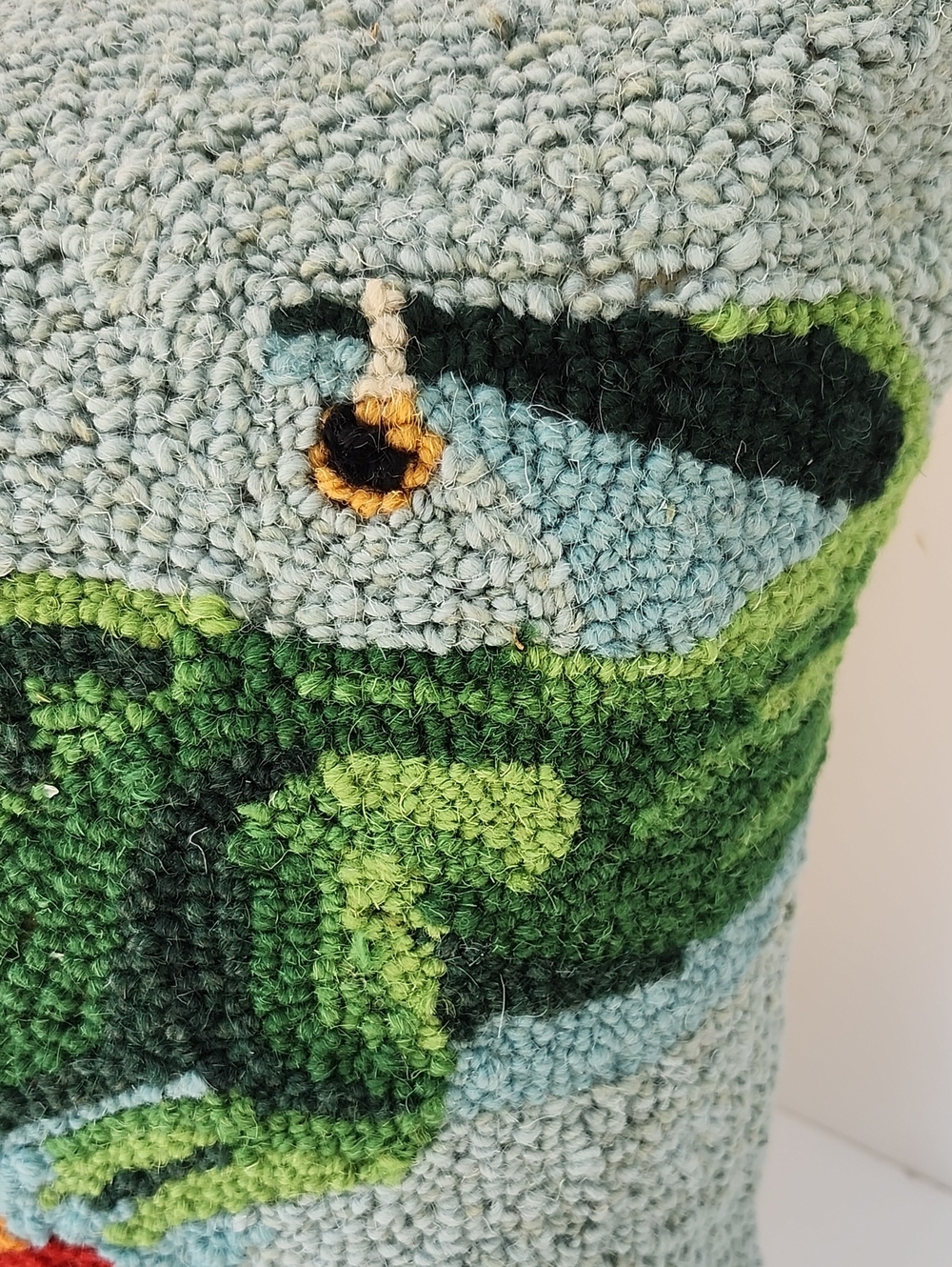 NWT CHRISTMAS TRADITIONS ALLIGATOR THEME WOOL HOOKED THROW PILLOW - Picture 2 of 11